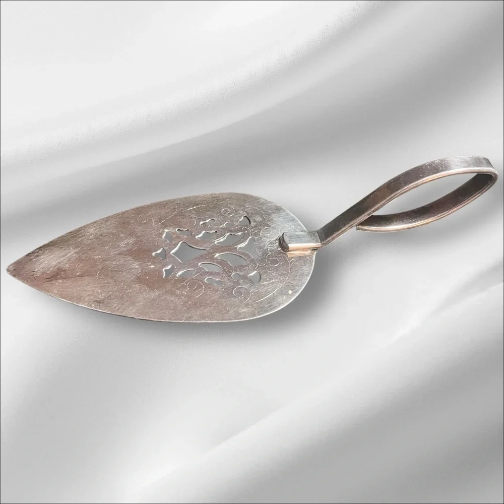 VTG William Adam’s Cake Pie Pastry Server SP Italy Cut Work Looped Handle 6.5”